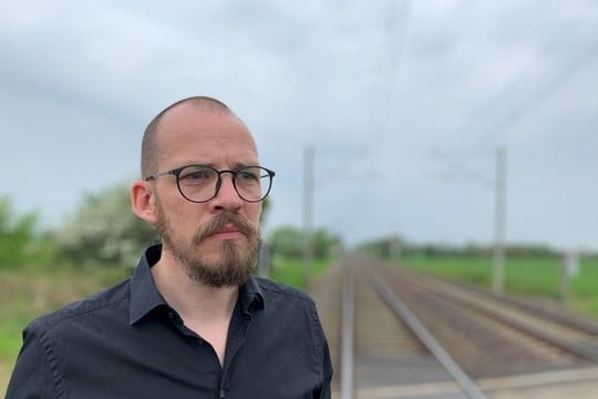 Lokführer Sören befindet sich in der Nähe des Unfallortes.
