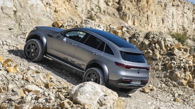 Kraxler unter Strom: Mit hoher Bodenfreiheit und ohne Furcht vor Steigungen sollen sich künftig auch bei Mercedes elektrische Geländewagen offroad bewähren.