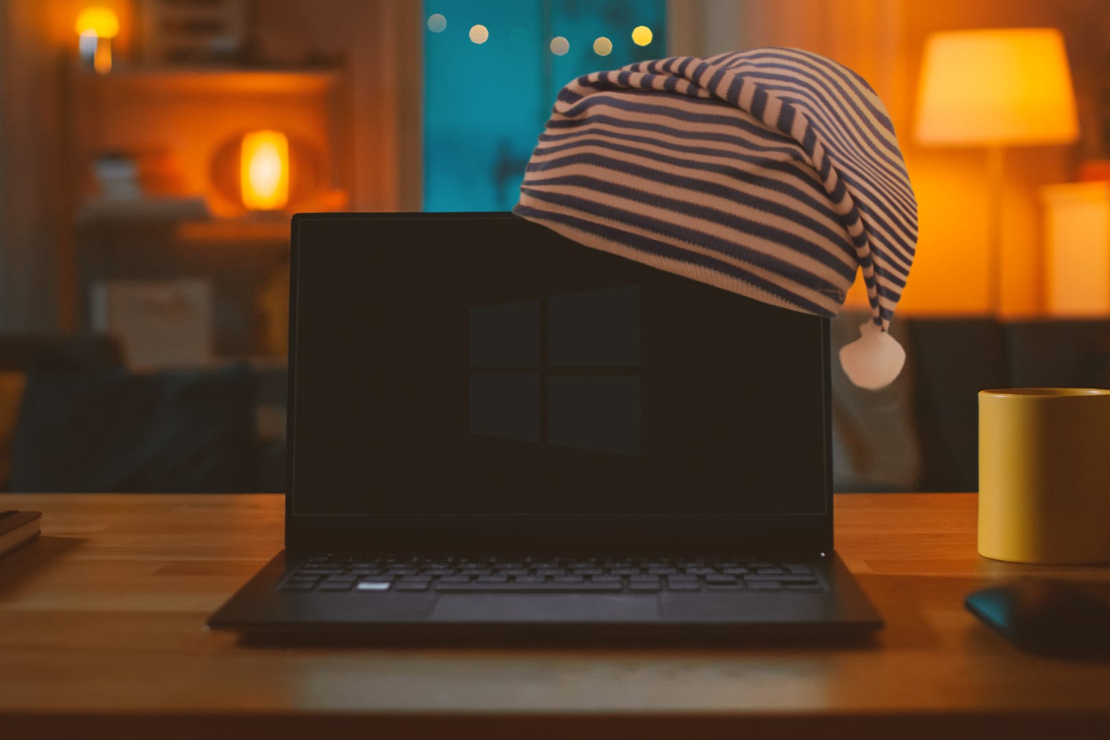 Windows-Laptop im "Winterschlaf": Wenn sich die PC-Uhr nicht automatisch von Sommer- auf Winterzeit umstellt, muss der Nutzer Hand anlegen.