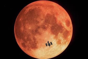 Neue Erkenntnisse: Mithilfe einer fliegenden Sternwarte konnten Forscher neue Spuren von Wasser auf dem Mond finden.