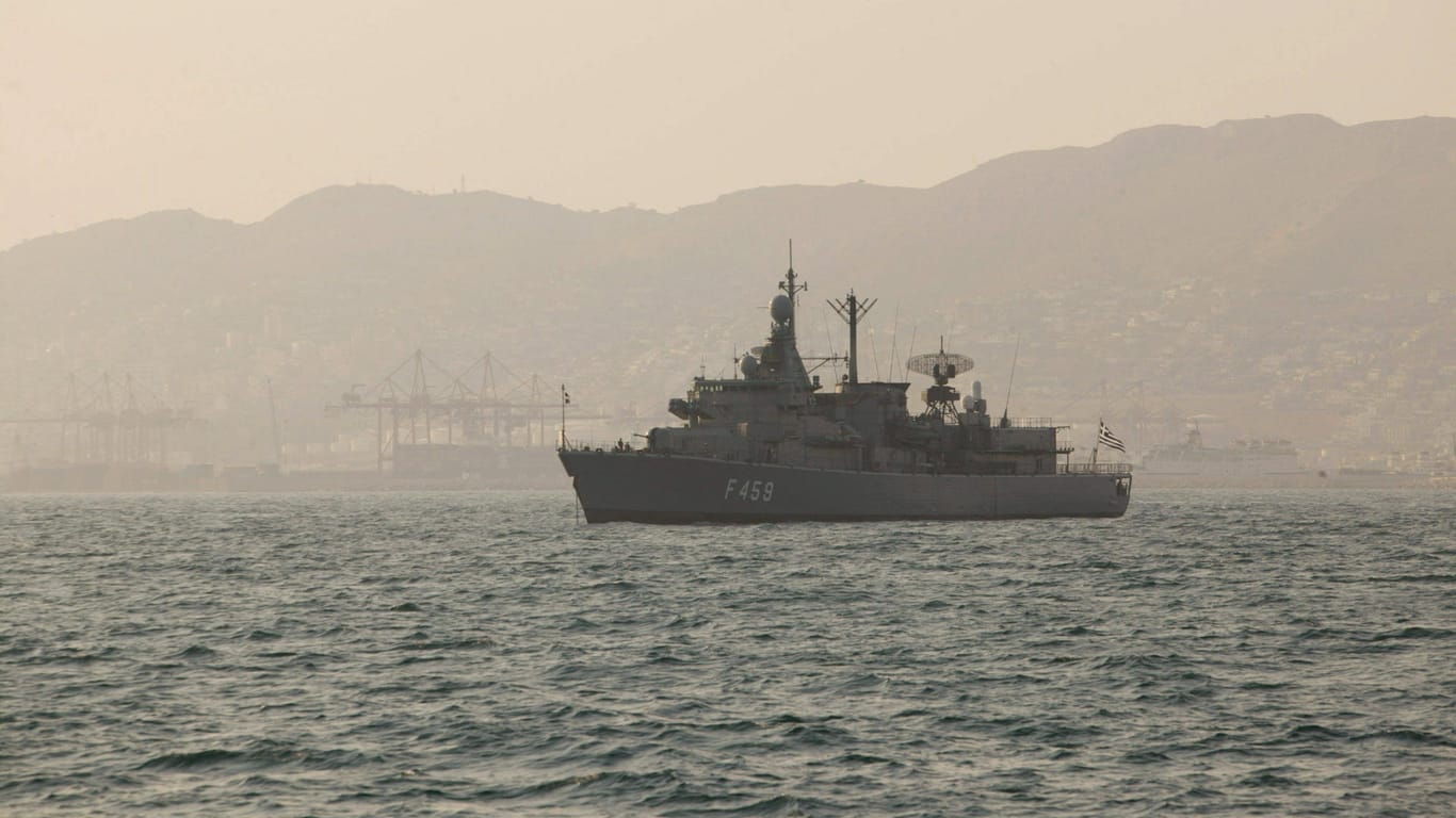 Griechenland: Ein Kriegsschiff ist vor dem Hafen von Piräus beschädigt worden (Symbolbild).
