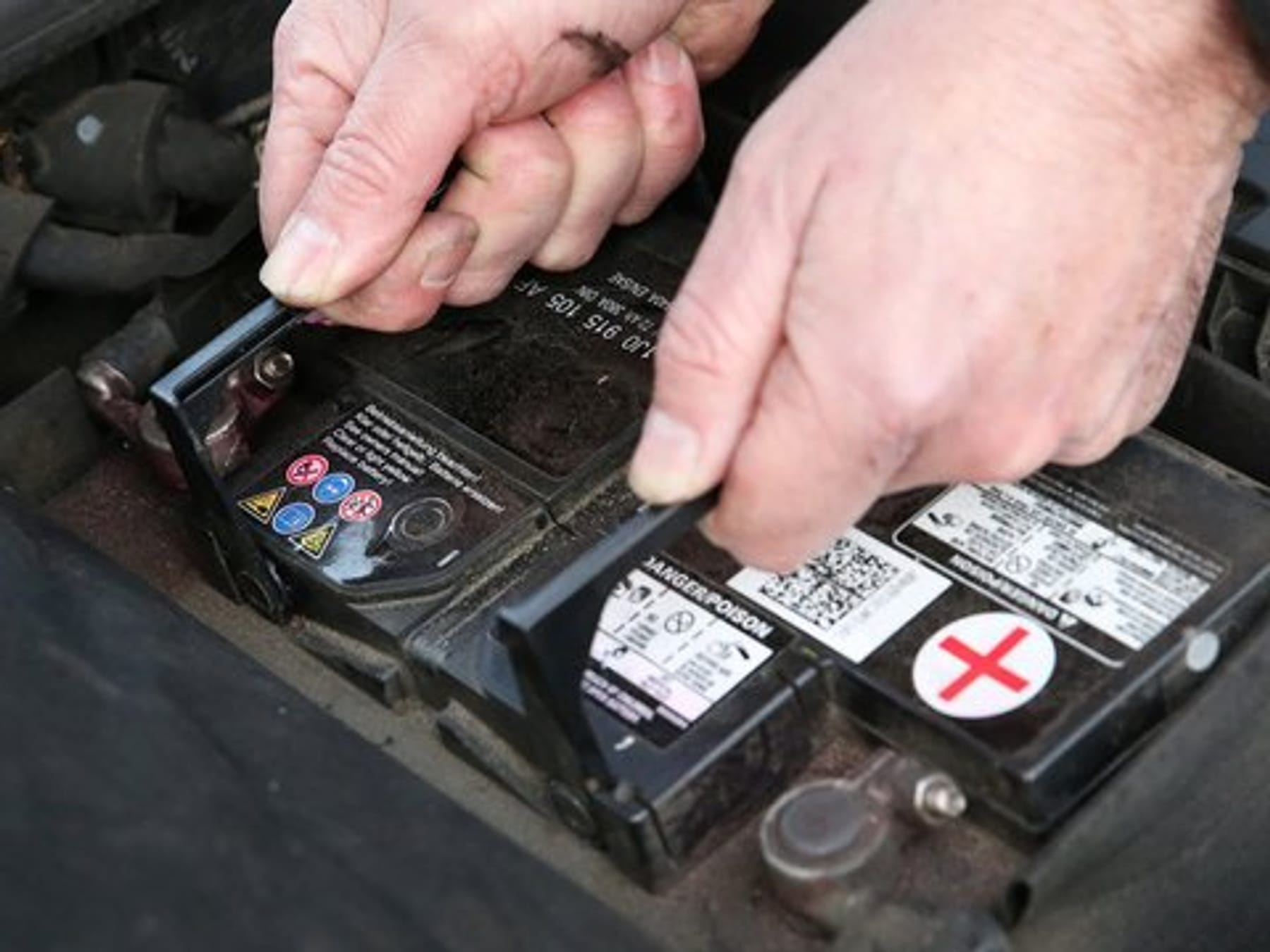 Autobatterien wechseln: Können Laien das auch übernehmen?