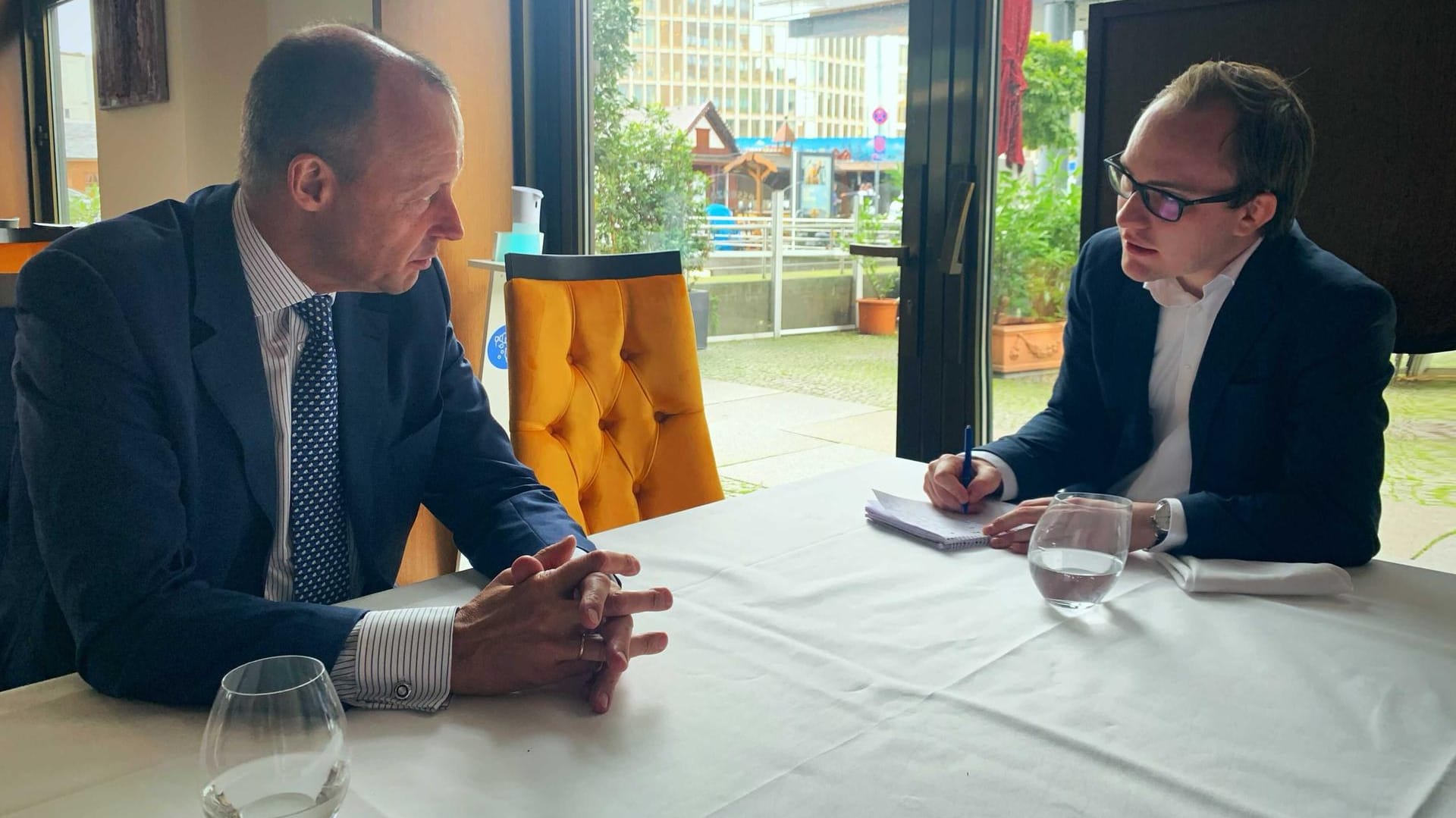 "Die CDU ist zu konfliktscheu geworden": Friedrich Merz zu t-online-Reporter Tim Kummert in Berlin.