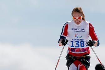 Birgit Skarstein, Behindertensportlerin aus Norwegen, auf der Skipiste.
