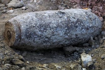 Ein entschärfte Weltkriegsbombe liegt auf einer Baustelle: In Nürnberg ist eine 250-Kilogramm-Bombe gefunden worden.