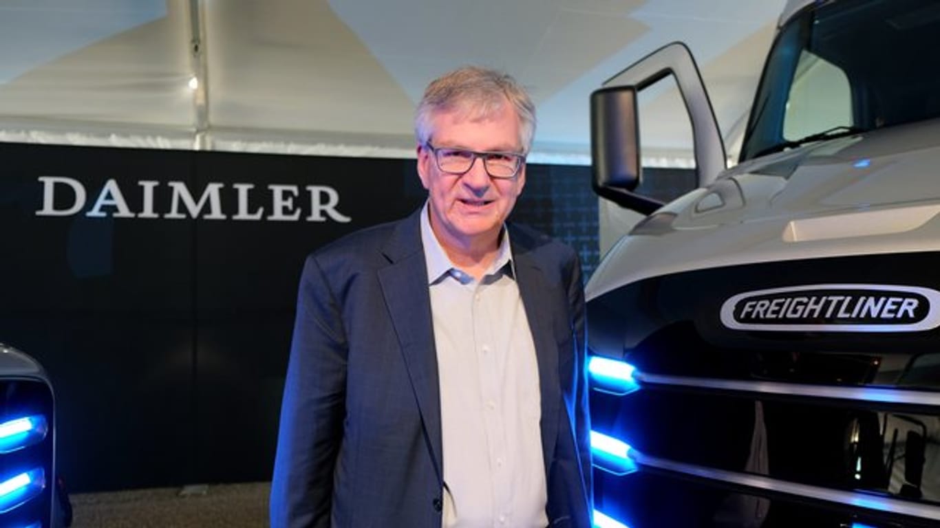 Martin Daum, Chef der Daimler-Lastwagensparte, stellt Elektro-Lastwagen der Marke Freightliner vor.