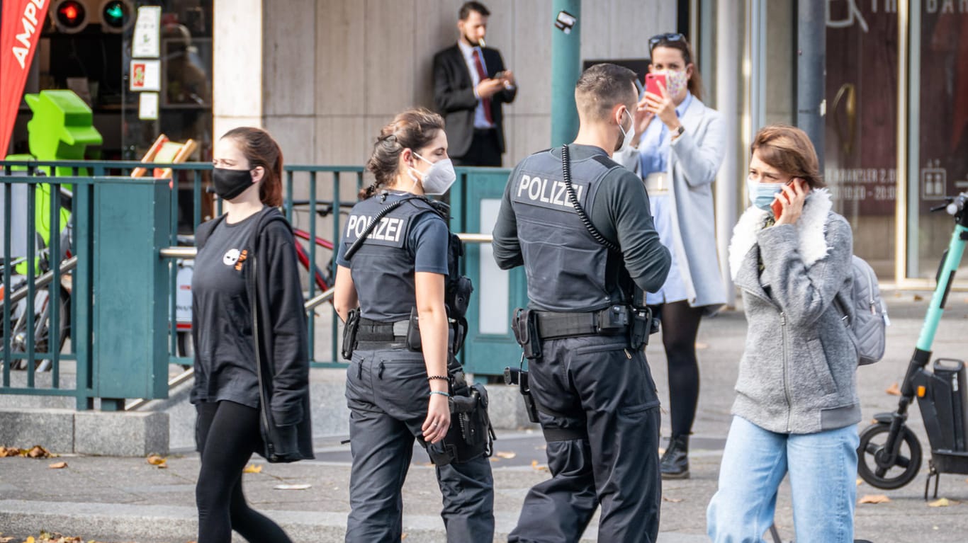 Polizeikontrollen in Berlin: Am Mittwoch könnten strengere Kontaktbeschränkungen eingeführt werden.