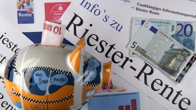 Riester-Sparer bekommen einen Zuschuss. Riester-Sparer bekommen einen Zuschuss.