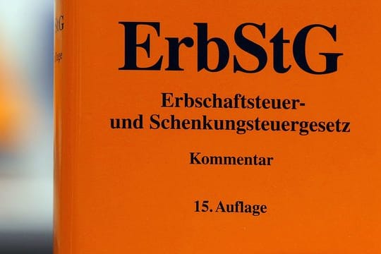 Bei Erbfällen hält auch der Fiskus in der Regel die Hand auf.