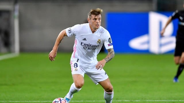 Toni Kroos genießt es bei Real Madrid zu spielen - auch weil die Bankette fehlen.