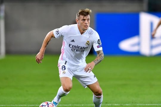 Toni Kroos genießt es bei Real Madrid zu spielen - auch weil die Bankette fehlen.