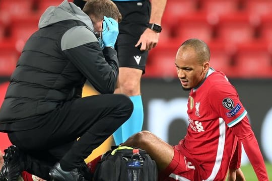 Auch Liverpools Verteidiger Fabinho (r) verletzte sich.