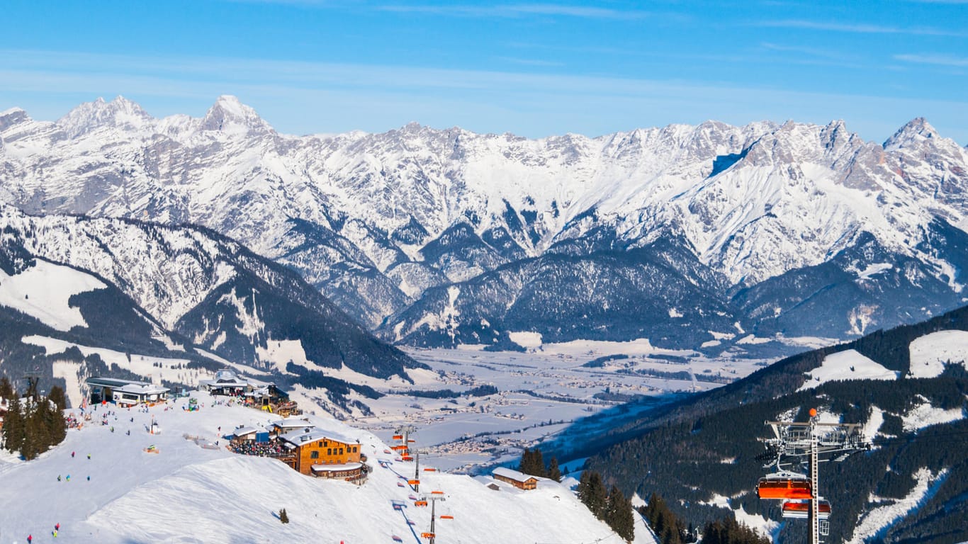 Wintersport in Corona-Zeiten: In Österreich hat trotz steigender Infektionszahlen die Skisaison begonnen.