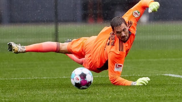 Sven Ulreich sorgt sich um den Profifußball.
