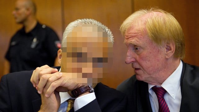 Der angeklagte Arzt (l. Der angeklagte Arzt (l.