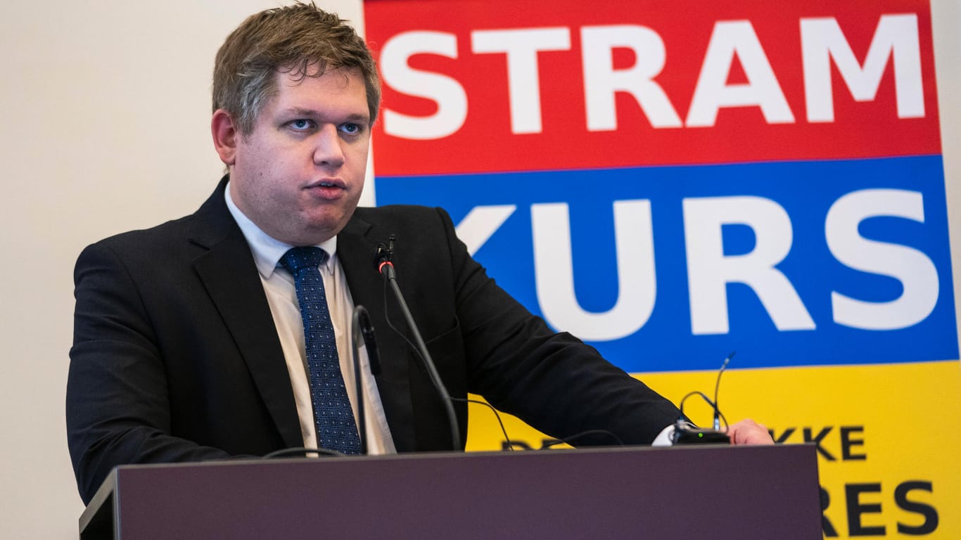 Rasmus Paludan, Vorsitzender der rechtsextremen dänischen Partei "Stram Kurs": Ihm ist am Flughafen Tegel die Einreise nach Deutschland verweigert worden.