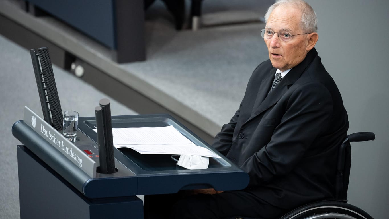 Bundestagspräsident Wolfgang Schäuble (CDU) würdigte Thomas Oppermann (SPD) als "kompromissfähig, wenn es galt, pragmatische Lösungen zu finden".