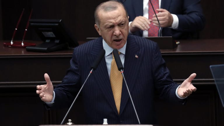 Recep Tayyip Erdogan: Der türkische Präsident ist sehr verärgert über eine Karikatur von ihm in einer französischen Satirezeitschrift.