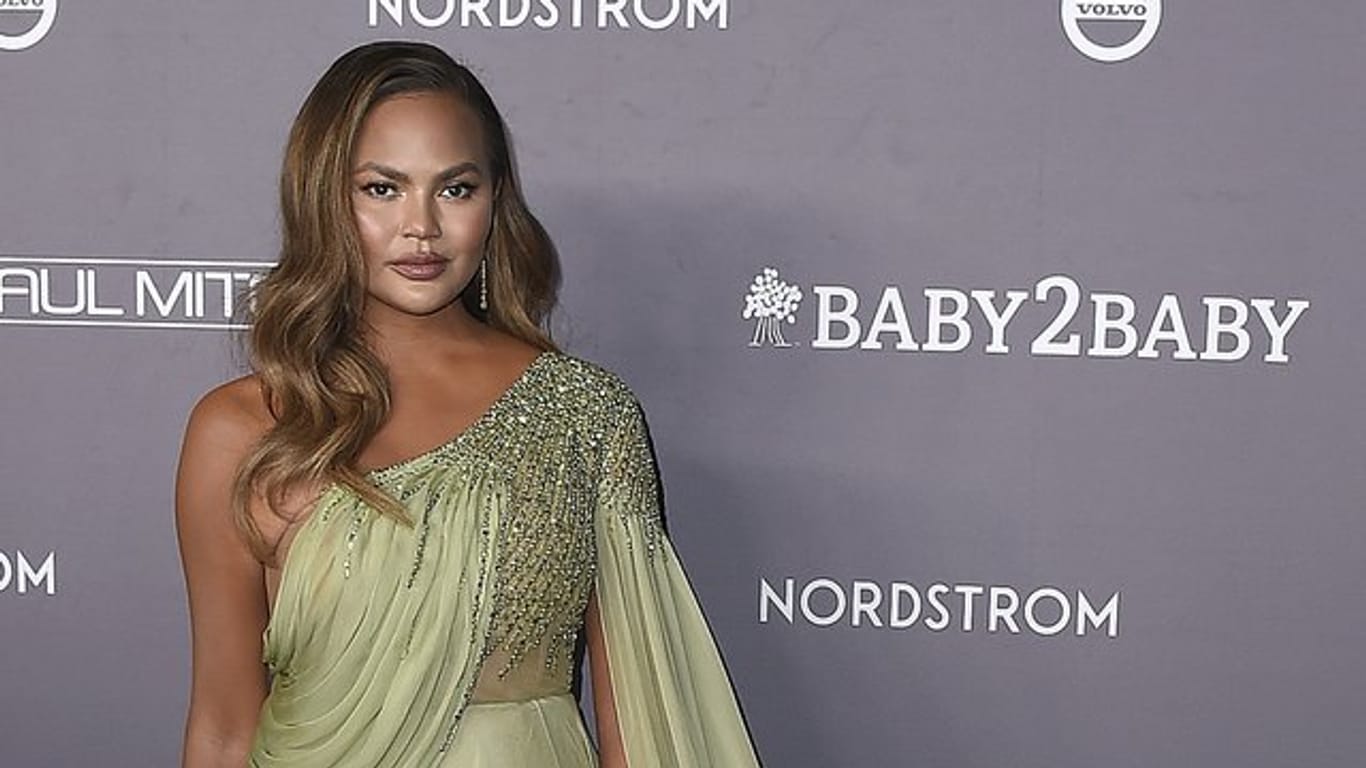 Chrissy Teigen beklagt den Verlust ihres ungeborenen Kindes.