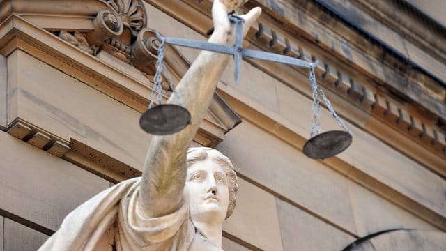 Wer beim Abschluss einer Versicherung falsche Angaben macht, handelt laut einem Gerichtsurteil arglistig.