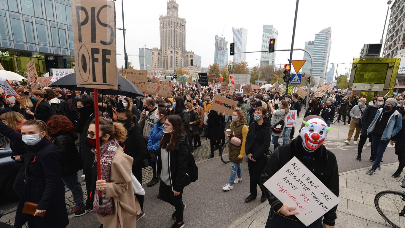 Proteste in Polen wegen des verschärften Abtreibungsgesetzes.