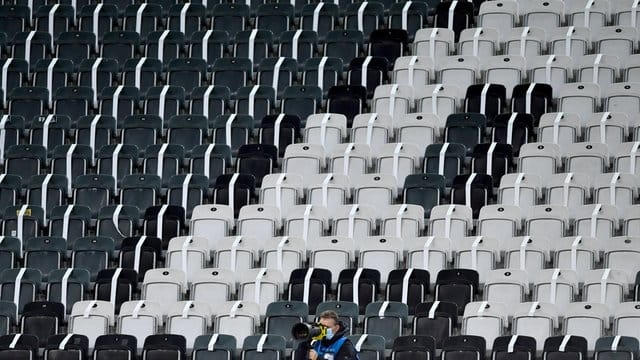 Geisterspiele werden im November wieder zum gewohnten Bild im deutschen Profi-Fußball. Geisterspiele werden im November wieder zum gewohnten Bild im deutschen Profi-Fußball.