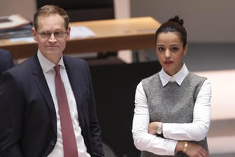 Berlins Regierender Bürgermeister Michael Müller (SPD) und Staatssekretärin Sawsan Chebli: Müller wird für den SPD-Wahlkreis Charlottenburg-Wilmersdorf für den Bundestag kandidieren.