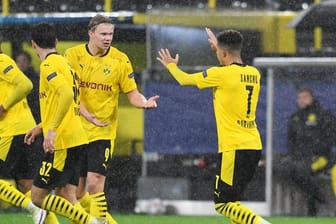 Jadon Sancho (r) und Erling Haland sorgten für den Dortmunder Sieg gegen St.