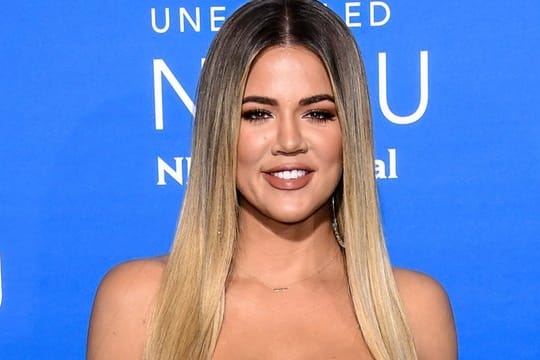 Reality-TV-Star Khloé Kardashian war mit dem Coronavirus infiziert und spricht über ihre Erfahrungen.