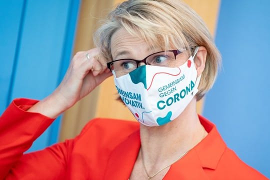 Bundesbildungsministerin Anja Karliczek will unbedingt die Schulen offen halten.