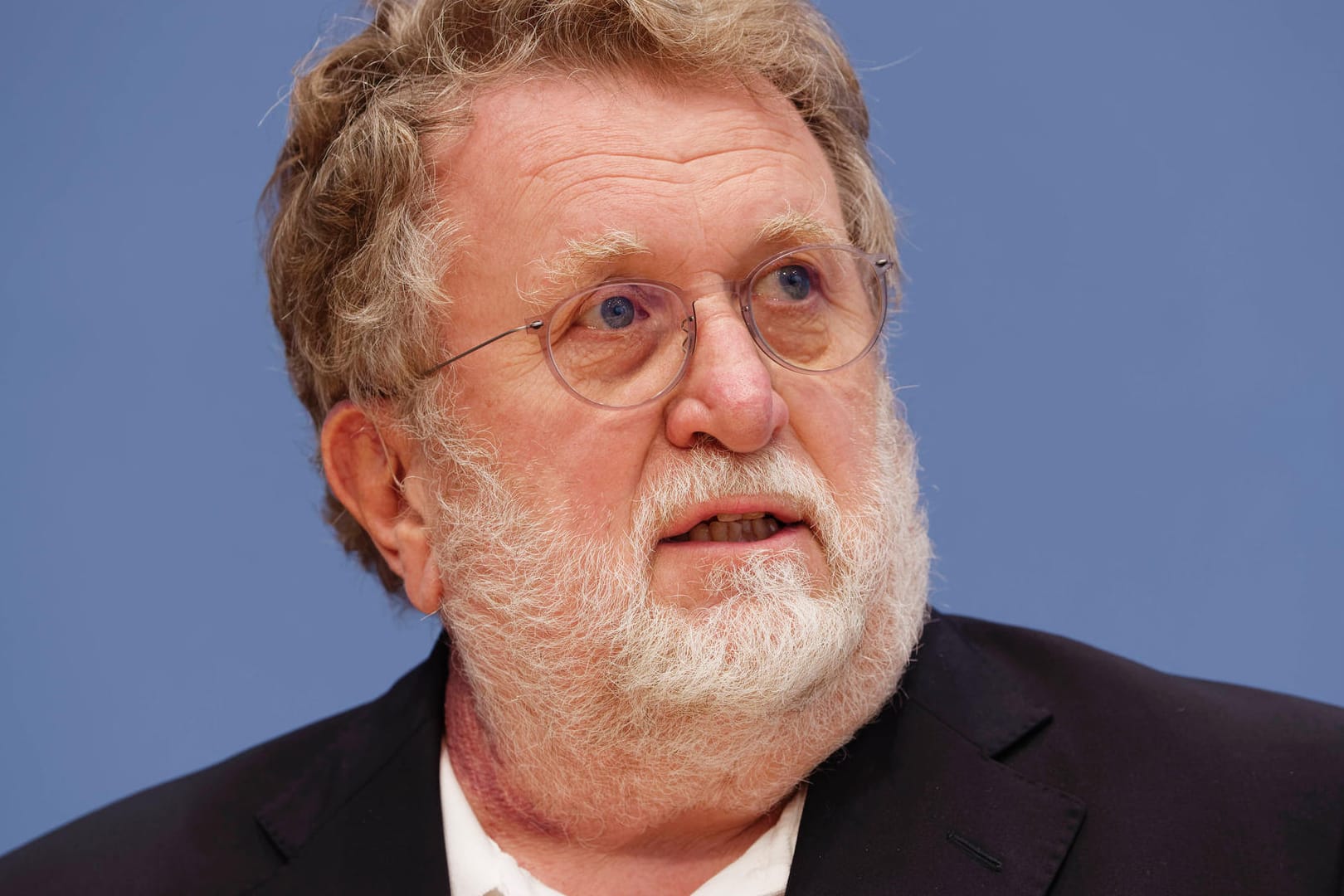 Thomas Mertens: Der Virologe erklärte, man brauche 150 Tage um 15 Millionen Menschen zu impfen.