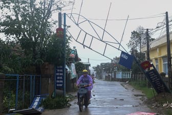 Taifun "Molave": In Vietnam hat der Sturm Todesopfer gefordert. Noch immer werden Menschen vermisst.