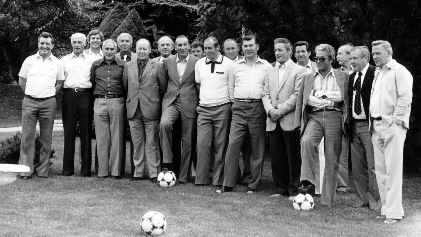 Wiedersehen der Weltmeister 1954: Ganz links ist Fritz Walter, der im Fußballmuseum gewürdigt wird.