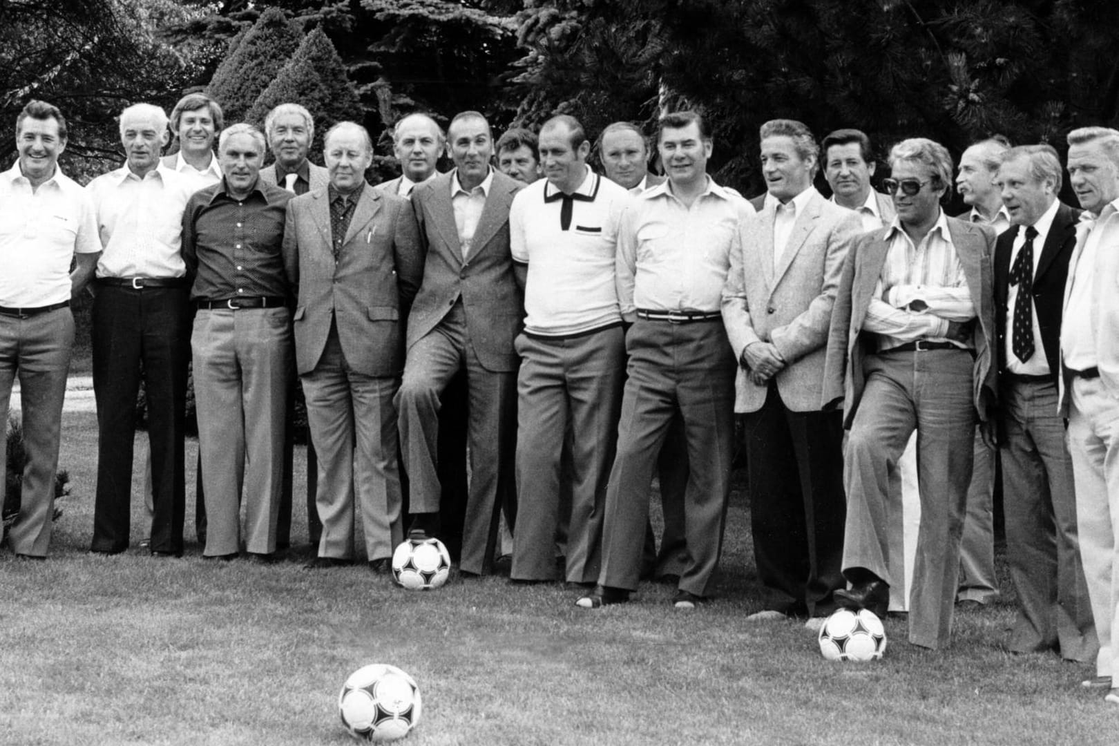 Wiedersehen der Weltmeister 1954: Ganz links ist Fritz Walter, der im Fußballmuseum gewürdigt wird.