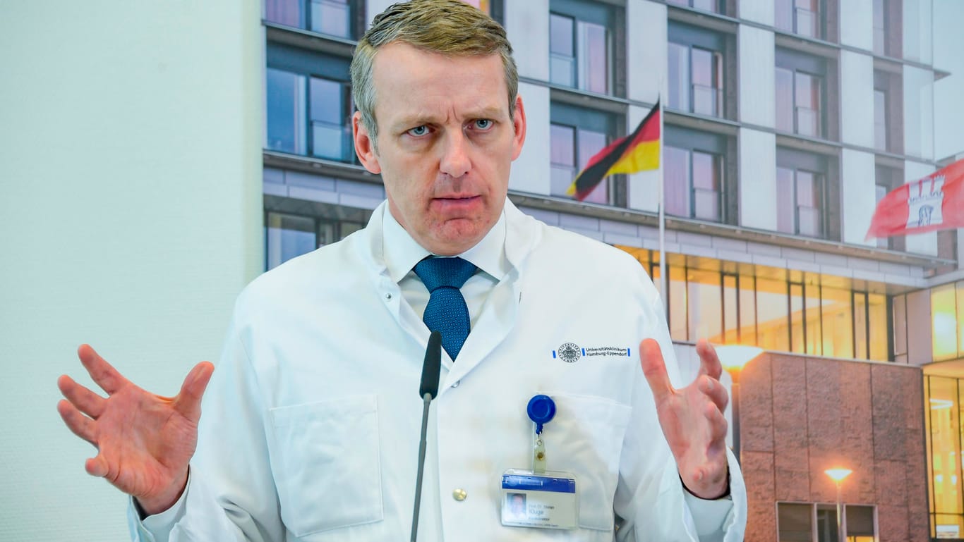 Der leitende Intensivmediziner Stefan Kluge: Er warnt vor einer Überlastung der Krankenhäuser.