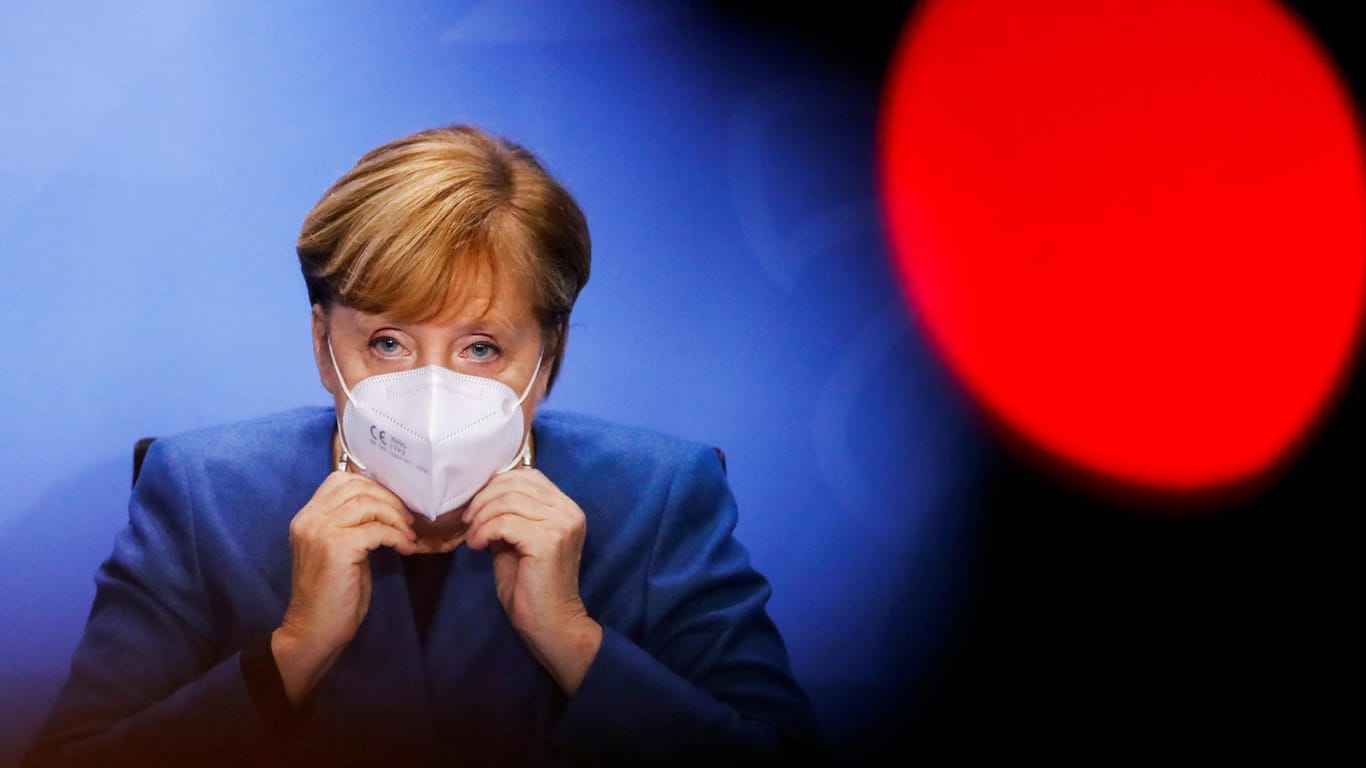 Angela Merkel bei der Pressekonferenz: Bereits am 2. November sollen die neuen Regeln zur Eindämmung der Pandemie in Kraft treten.