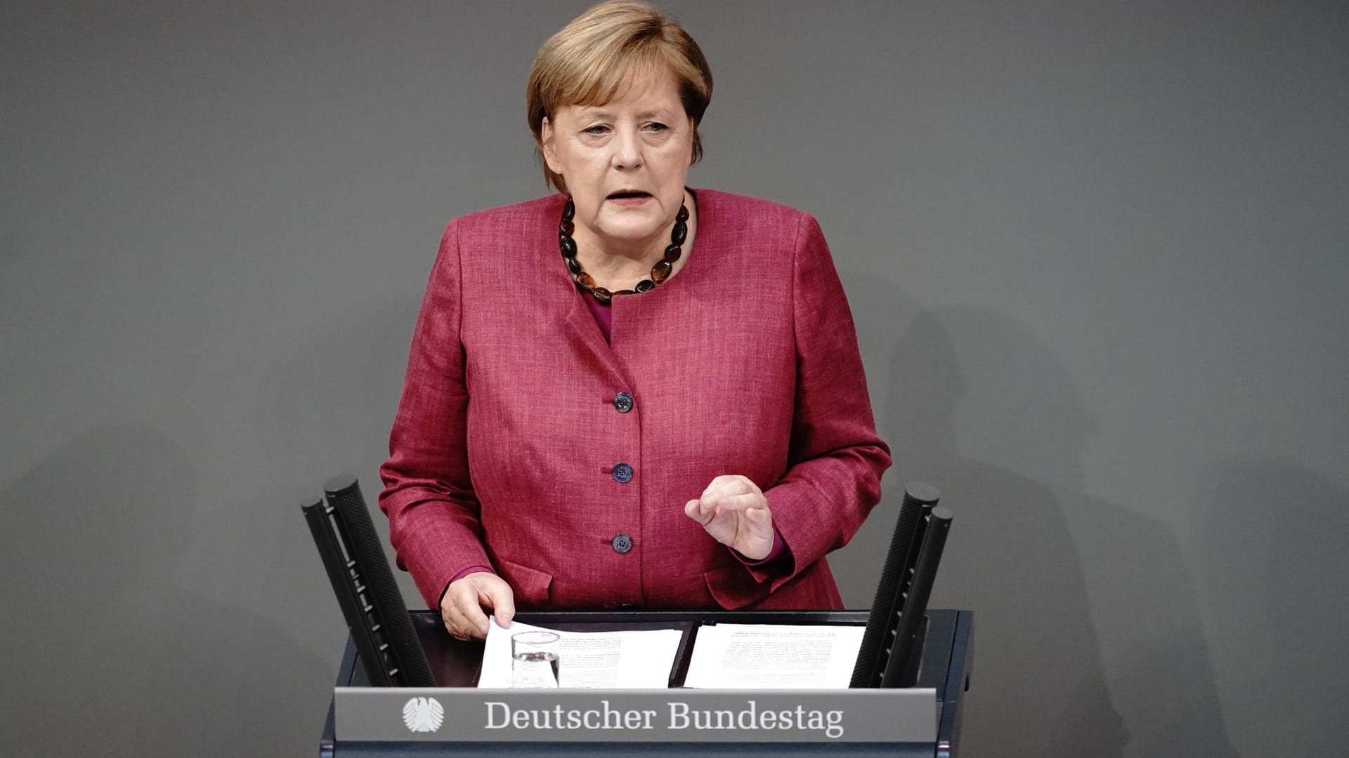 Bundeskanzlerin Angela Merkel: Sie verteidigte den "Wellenbrecher-Shutdown".