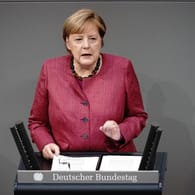 Bundeskanzlerin Angela Merkel: Sie verteidigte den "Wellenbrecher-Shutdown".