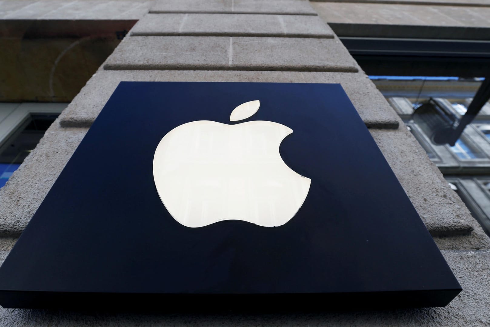 Apple Store: Der iPhone-Konzern will sich von der Google-Suche lösen.