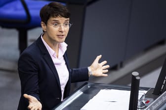 Frauke Petry: Die ehemalige AfD-Politikerin hat sich im Bundestag der Maskenpflicht widersetzt.