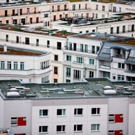 Wohnhäuser in Berlin: Das Bundesverfassungsgericht hat einen Eilantrag gegen den Berliner Mietendeckel abgelehnt.