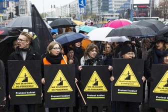 Polen: Protest in Warschau gegen das Abtreibungsgesetz.