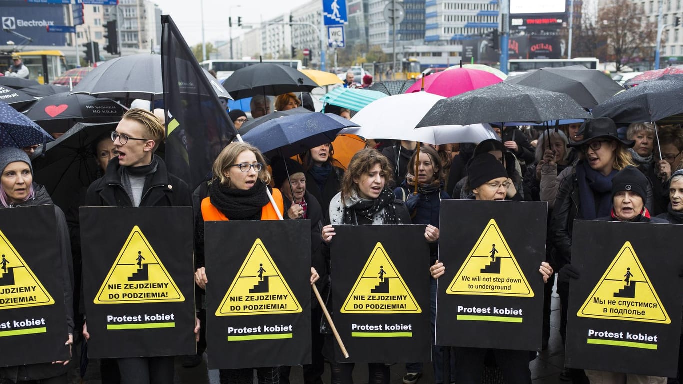 Polen: Protest in Warschau gegen das Abtreibungsgesetz.