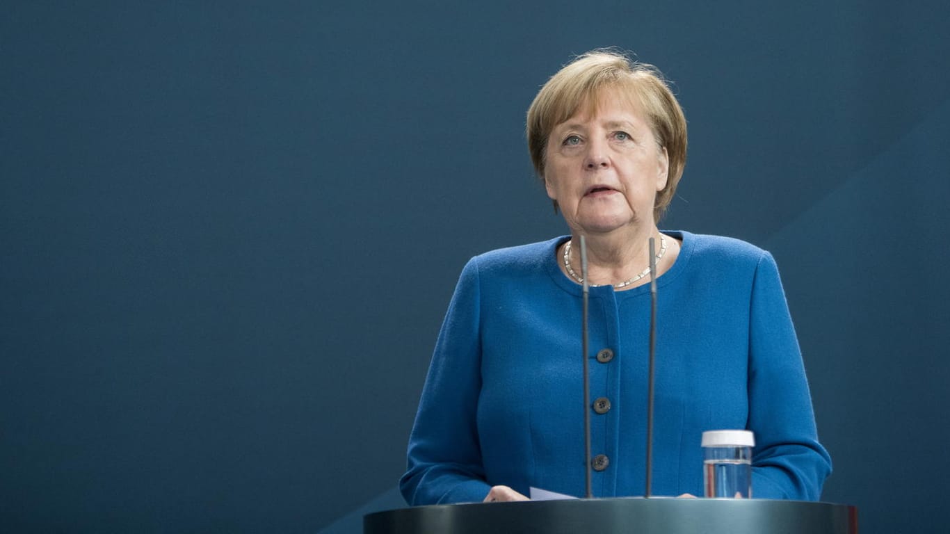 Kanzlerin Angela Merkel: "Der französischen Nation gilt in diesen schweren Stunden Deutschlands Solidarität."