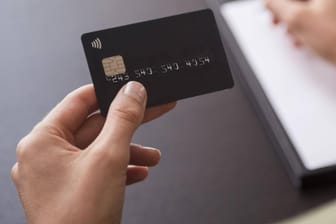 Eine Kreditkarte: Sie besteht aus 13 bis 16 Ziffern in mehreren Blöcken.