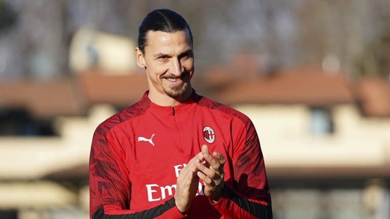 Milans Superstar Zlatan Ibrahimovic fordert die Menschen auf, sich an die Corona-Schutzregeln zu halten.