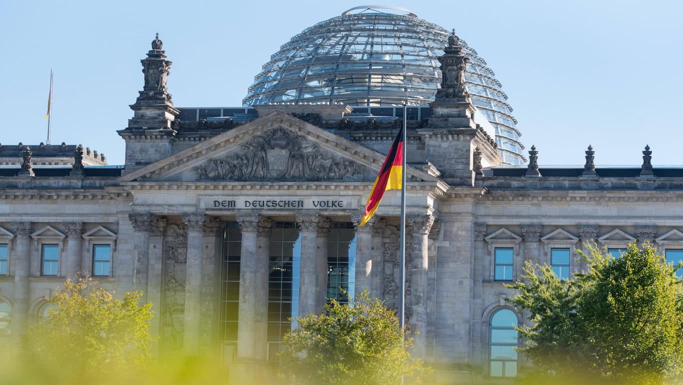Berlin, Bundestag: Die Parteien beraten über einen Termin für die Bundestagswahl