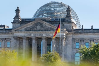 Berlin, Bundestag: Die Parteien beraten über einen Termin für die Bundestagswahl