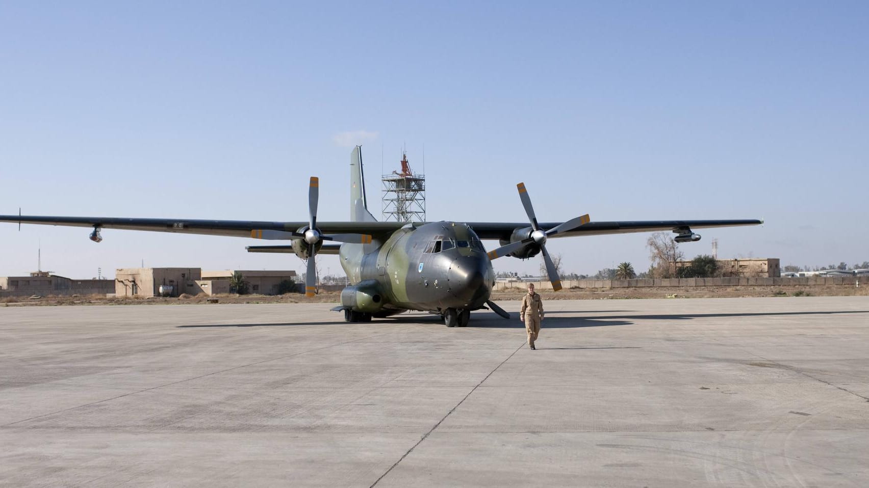 Ein Flugzeug der Bundeswehr im Irak: Die Höchstzahl der eingesetzten Soldaten wird um 200 auf nun 500 verringert.