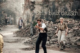Max McLaughlin (Taylor Kitsch) kämpft an der Seite seiner Polizeikollegin Elsie Garten (Nina Hoss) für Recht und Ordnung auf Berlins Straßen.